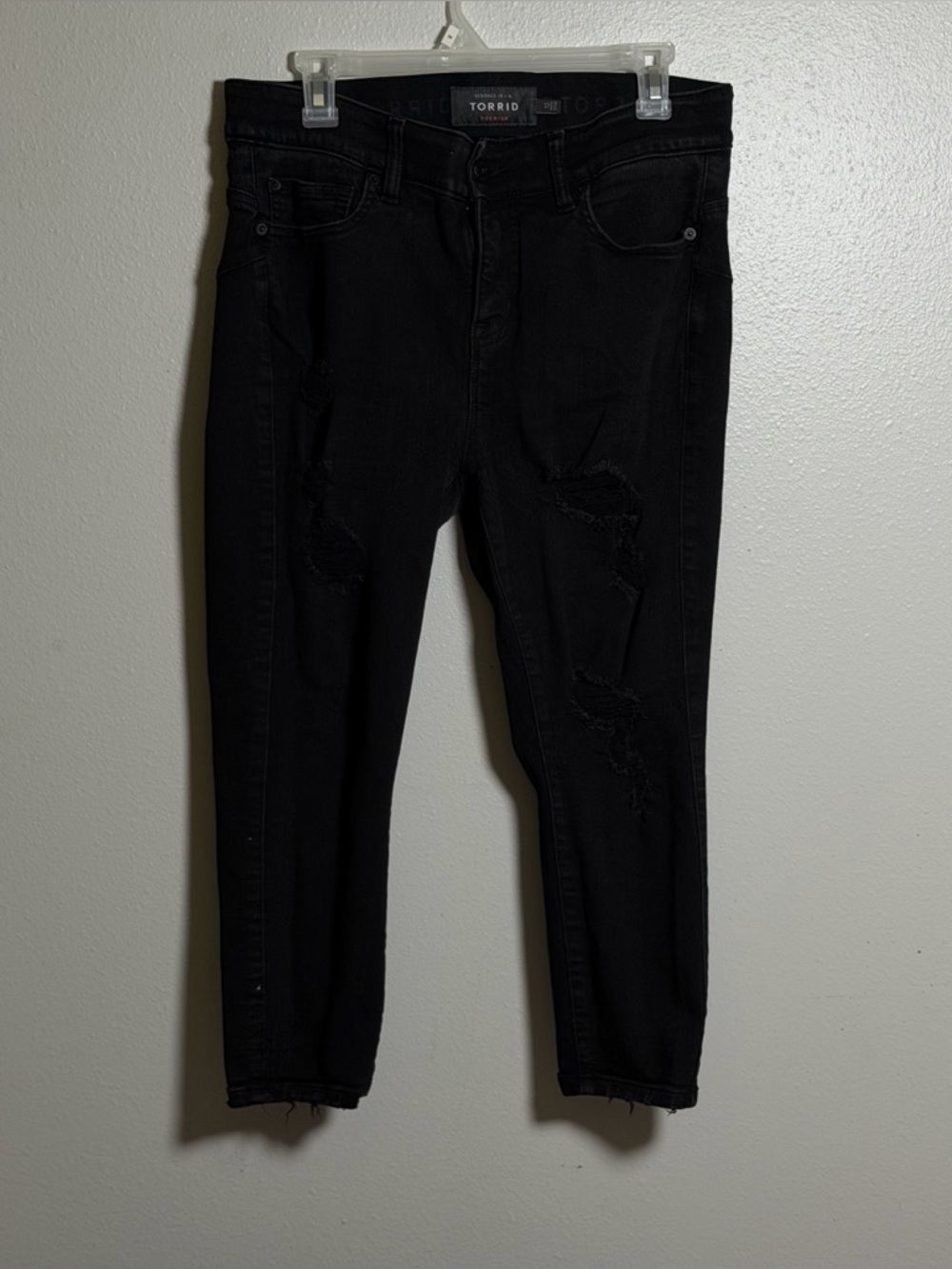 Torrid Women Premium Bombshell Skinny Denim Black Ripped Cropped Jeans size 12